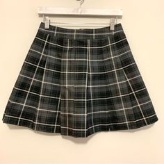 Shein Mini Pleated Plaid Skirt Size 4 Nwot 95% Polyester 5% Spandex Back Zipper Button Closure Trendy Adorable See All Pictures For Details School Skirts, Pleated Plaid Skirt, Shein Skirts, School Skirt, Plaid Skirt, Autumn Outfit, Pleated Mini Skirt, Plaid Skirts, Style Ideas