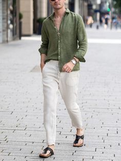 Linen Outfits For Men, Style Tips For Men, Teenager Style, Mens Linen Outfits, Mens Smart Casual Outfits, Minimalist Fashion Men, Mens Linen Pants, Beige Chinos, Classy Outfits Men