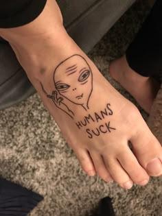 Alien Tattoo Ideas, 3rl Tattoo, Cool Tattoos With Meaning, Tattoo Alien, Alien Tattoos, 27 Tattoo, Stick Poke Tattoo, Hippie Tattoo, Foot Tattoos For Women