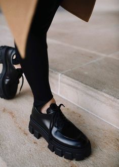 Prada Shoes Outfit, Chunky Shoes Outfit, Loafers Shoes Outfit, Derby Shoes Women, Black Loafers Outfit, Loafers For Women Outfit, Loafers Outfits, How To Wear Loafers, Prada Loafers