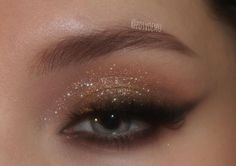 Eyeshadow Glam Looks, Semi Glam Makeup, Cute Eye Makeup Aesthetic, Smoky Gold Eye Makeup, Soft Smoky Eyeshadow, Gold Soft Glam Makeup, Glam Makeup Gold, Soft Glam Formal Makeup, Wedding Soft Glam Makeup