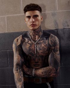 charlieedwardz Teen Tattoos, Guys With Tattoos, Tattoo Guys, Tattoo Ideas Males, Tatted Men, Torso Tattoos, Traditional Style Tattoo, Spanish Men, Skull Sleeve Tattoos