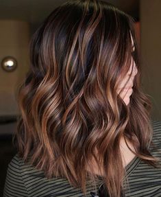 Balayage Brunette Medium, Highlights Brown Hair Short, Beer For Hair, Copper Balayage, Caramel Highlights, Brown Hair Balayage, Brown Balayage, Highlights Brown Hair, Hair Color Highlights