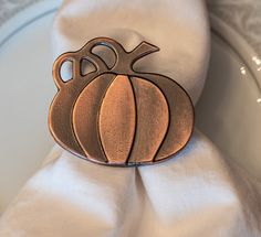 Fall Themed Parties, Party Dinners, Pumpkin Napkin, Thanksgiving Napkin Rings, Rustic Napkin Rings, Fall Party Themes, Rustic Napkins, Halloween Party Dinner, Metal Pumpkins