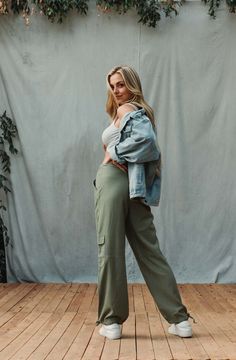 DETAILS Model Info: Brooke: 5"7 - 25" waist - Wearing: Size 3 Lounge in the best linen parachute pants, they are soft and drape perfectly. Now equipped with a MUST HAVE cargo pocket! MEASUREMENTS FRONT RISE: 11" INSEAM: 29" CARE & COMPOSITION 41% RAYON 32% LINEN 20% POLYESTER 7% COTTON Autumn Olive, Cargo Pant, Parachute Pants, Must Haves, Plus Size, Pants, How To Wear