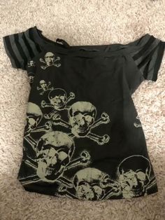 Grunge Harajuku, Gothic Women, Punk Streetwear, Girl Punk, Emo Girl, Y2k T Shirt, Punk T Shirt, Skull Shirt, 2000s Fashion Outfits