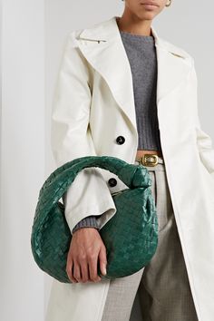 The intrecciato weave remains one of Bottega Veneta's longest-standing house codes - it's refined, elegant and instantly recognizable. Made in Italy, this 'Jodie Teen' tote is meticulously assembled from strips of supple leather and has a softly rounded shape. The top handle is knotted at one side. Green Bag Outfit, Bottega Jodie, Bottega Veneta Bag Tote, Bottega Bag, Bottega Veneta Jodie, Bottega Veneta Bag, Bag Obsession, Bags For Teens, Branded Bags