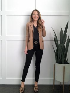 How to wear a sweater blazer Beige Blazer Business Casual, Office Outfits Women Real Estate, Macys Business Casual, Styling Black Blazer Casual, Winter Office Clothes Women, Green Pants Outfit Business Casual, Slim Fit Blazer Women, 2023 Fashion Trends Business Casual, Florida Office Outfits