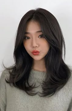 Korean Long Hair, Girl Haircuts, Haircuts For Medium Hair, Haircuts Straight Hair, Long Layered Hair, Short Hair With Bangs, Medium Hair Cuts