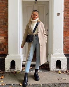 European Going Out Outfit Winter, Outfit Mantel, Dublin Fashion, Neutral Coat, Nyc Winter Outfits, Ny Outfits, Nyc Outfits, New York Outfits