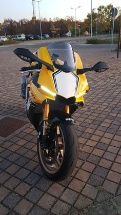 a yellow and black motorcycle parked on the street