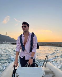 Capsule Wardrobe Tips, Guy Aesthetic Outfits, Aesthetic Guy Outfits, Boat Photoshoot, Vacation Outfits Men, Old Money Fashion, Money Clothes, Summer Night Outfit, Mens Smart Casual Outfits