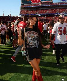 Niners Outfit Women, Football Game Outfit Black Women Nfl, Sports Wife Outfit, Summer Nfl Game Outfit, 49ers Football Game Outfit, 49ers Outfit Women Fashion, Football Women Outfits, Nfl Womens Outfits, 49ers Outfit Women Winter