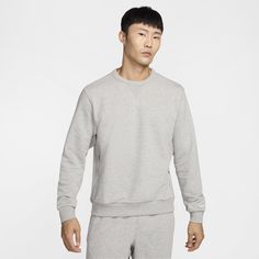 Nike's Standard Issue collection is where classic style meets modern performance. With an easygoing fit and soft midweight knit, this crew-neck sweatshirt is all about versatility. Moisture-wicking technology helps you stay dry. Nike Relaxed Fit Crew Neck Sweats, Nike Crew Neck Sweats For Loungewear, Nike Crew Sweats In Athleisure Style, Nike Crew Sweats Athleisure, Nike Crew Athleisure Sweats, Nike Sweater With Ribbed Cuffs For Loungewear, Nike Crew Neck Sweats For Fall, Nike Crew Sweatshirt With Ribbed Cuffs, Athletic Heather Crew Neck Sweatshirt For Loungewear