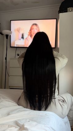 Thick Shiny Hair Aesthetic, Long Hair Dark Aesthetic, Long Hair Astethics Pic, Long Aesthetic Hair, Long Hairstyles Black Hair, Long Dark Hair Aesthetic, Long Black Hair Aesthetic, Black Hair Woman, Wavy Hair Black