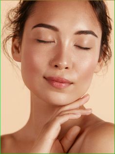 Did you know that managing stress can improve your complexion? 😲😍 Our latest blog post reveals the top tips for reducing stress and achieving beautiful, radiant skin. 💆‍♀️🌸 Say goodbye to dull, tired skin and hello to a glowing complexion! 💁‍�♀️💖 Click this pin to read the full article. #StressManagement #GlowingSkin #SelfCareSunday #SkinCareTips #BeautyTips #WellnessJourney #HealthyLifestyle #BeautyFromWithin #AriaNutrition Long Strong Nails, Soothing Bath Soak, Youtheory Collagen, Body Routine, Bath Routine, Beautiful Glowing Skin, Vegan Bath Products, Clary Sage Essential Oil, Natural Skincare Products