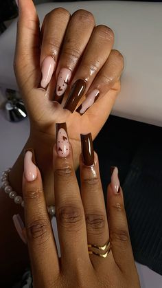 Brown Skin Acrylic Nails, Fall Nails Black Girls Short, Brown Cute Nail Designs, Nails For Brown Skin Tone Summer, Pretty Nails For Fall Acrylic, Simple November Nails Almond, November Nails Medium Length, Simple Brown Nails Design, Cute Nails Thanksgiving