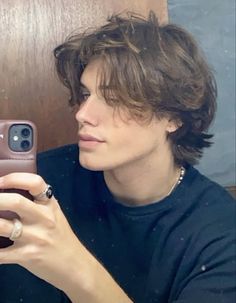 Cute boy🤎 Cool Haircuts For Men Teenage Guys, Haircut Ideas For Men Medium, Wavy Hair Men Aesthetic, Guys Layered Haircuts, Cute Guy With Mullet, Flowy Hairstyles Men, Long Hair With Layers Guys, Long Thick Hair Hairstyles Men, Shaggy Men’s Haircut