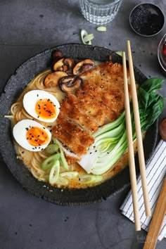 Ramen Recipes Chicken, Japanese Ramen Recipes, Creamy Miso Ramen, Chicken Miso Ramen, Ramen Healthy, Braised Chicken Breast, Miso Ramen, Chicken Katsu, Ramen Recipe