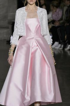 Hobeika Couture, Georges Hobeika, Elegant Attire, Stylish Party Dresses, Ideas Outfit, Fashionista Clothes, African Fashion Dresses, Fall Fashion Outfits, Outfits Casual