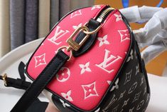 Description   L.V Speedy Bandoulière 20 Monogram Empreinte Black/White/Pink For Women, WoHandbags 8.1in/21cm LV M46088  Rep 1:1      The Speedy Bandoulière 20 handbag looks amazing in Monogram Empreinte with the pattern embossed then printed on the cowhide. The distinctive design and rolled top handles are clearly inspired by the House’s travel legacy. The bag’s sides are in a contrasting colored. It’s signed with a L.V Paris name tag.      20.5 x 13.5 x 12 cm / 8.1 x 5.3 x 4.7 inches (Length x height x width)     Black / White / Pink  Microfiber lining  Gold-color hardware  Double-zipped closure  Padlock  Inside flat pocket  Strap: Removable, adjustable  Handle: Double   –  Includes box, dust bag.  –  This product is of the best quality. Baby Tote Bag, Louis Vuitton Paris, Louis Vuitton Speedy Bandouliere, Lv Speedy, Burberry Shoes, Girly Shoes, Bottega Veneta Shoulder Bag, Black White Pink, Evening Clutch Bag