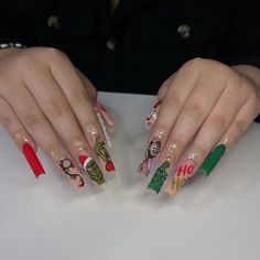 Christmas Nails The Grinch, Grinch And Max Nails, 90s Christmas Nails, Grinch Christmas Nails Acrylic, Grinchmas Nails, The Grinch Nails Acrylic, Pink Grinch Nails, Grinch Acrylic Nails, Grinch Themed Nails