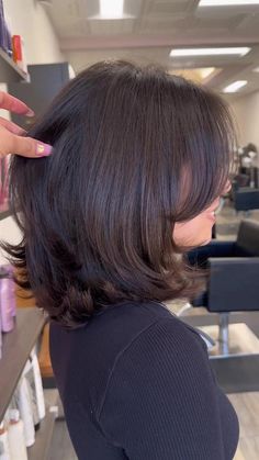 Short To Medium Hair, Haircuts For Medium Length Hair, Layered Haircuts For Medium Hair, Hair Inspiration Short, Hairstyles For Layered Hair, Short Hair Tutorial, Haircuts For Medium Hair, Haircuts Straight Hair, Short Hair Haircuts