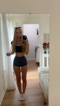 Crop Top Outfits Casual, Body Fitness Motivation, Gym Outfits Aesthetic, Casual Cute Outfits, Fashion Outfits Cute, Cute Outfits Summer, Gym Outfit Ideas, Pretty Blonde Hair, Aesthetic Workout