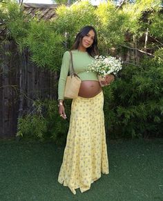 Maternity Outfits For Summer, Comfortable Maternity Outfits, Bump Outfits, Prego Outfits, Pregnant Outfits, Moon Pics, Casual Maternity Outfits, Lady Outfits