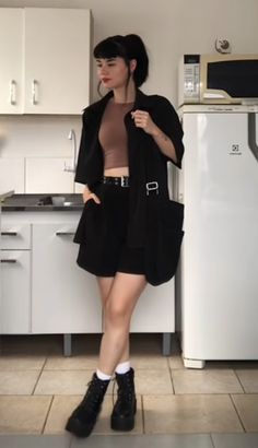 Dark Shorts Outfit, Casual Summer Goth Outfits, Goth Summer Aesthetic, Summer Alternative Outfits, Summer Alt Outfits, Outfit Inspo School, Black Dress Outfit Casual, Midi Skirts, Goth Outfits