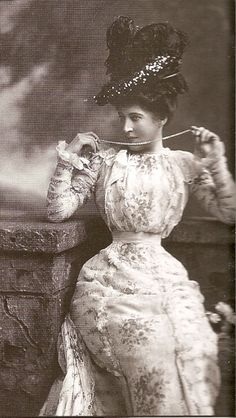 Lillie Langtry, Star Photo, Victorian Women, Movie Star, Edwardian Fashion, Vintage Glamour, Belle Epoque