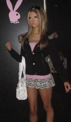 Fashion 2010 Style, Zebra Corset Outfit, Y2k Hot Outfits, I Love Shirt Outfit, 2000s Pop Culture Outfits, 2000s Glam Aesthetic, The 2000s Outfits, 2000-2010 Fashion, Adriana Lima 2000s Outfits