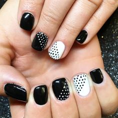 Nails With Dots Simple, Nails With Dots, Chalkboard Nails, Nail Designs For Short Nails, Black And White Nails, Nail Art Simple, Designs For Short Nails, Short Nails Art, White Nail Art