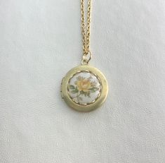 Just like the small version, but BIGGER.  This brass locket has a vintage yellow rose cabochon set on the front, giving it the perfect cottage core feel.   It hangs on a 18" gold-plated stainless-steel chain necklace.  The locket is approximately 20mm.  The glass cabochon is 13mm and set in a lace edge brass setting.  Arrives in an eco-friendly jewelry box, ready for gifting. MORE lockets in the shop! FREE SHIPPING! THANK YOU FOR VISITING MY SHOP! Vintage Adjustable Jewelry With Pressed Flowers, Vintage Jewelry With Rose Design Flower Pendant, Vintage Rose Design Jewelry As A Gift, Vintage Rose Design Flower Pendant Jewelry, Vintage Yellow Round Pendant Jewelry, Vintage Gold Necklace With Pressed Flowers, Vintage Rose Design Necklace For Gift, Vintage Rose Design Flower Pendant Necklace, Vintage Adjustable Locket Necklace