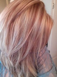 Gold Blonde Hair, Blonde Lowlights, Pink Blonde, Gold Hair Colors, Hair Color Rose Gold, Strawberry Hair, Pink Highlights