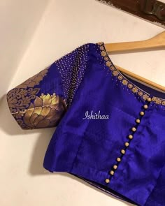 Work Blouse Designs, Indian Blouse Designs, Kalamkari Blouse, Boat Neck Blouse Design, Womens Wardrobe, Maggam Work Blouse, Boat Neck Blouse, Banarsi Saree