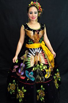 vestido-tapatio-2 Day Of Dead Costume, Chiapas Dress, Mannequin Legs, Body Forms, Mexican Skirts, Quinceñera Dresses