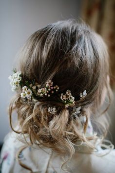 Wedding Flowers In Hair, Pink Flowers In Hair, Flowers Hair Wedding, Whimsical Bridal Hair, Boho Hair Wedding, Flowers In Hair For Wedding, Hair For Wedding, Wedding Bridesmaid Bouquets, Boho Makeup