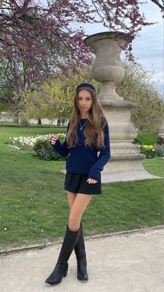 School Outfits Fancy, Cute Outfits For Paris Summer, Simple Old Money Outfit Women, Private School Dress Code Outfits, Rich Girl Casual Outfit, Play Outfits Theater, Fancy Ish Outfits, Classy 2000s Outfits, Classy Clothes Aesthetic