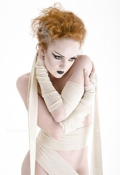 evil Bride Of Frankenstein Costume, Frankenstein Costume, Frankenstein Art, Frankenstein Halloween, Last Minute Costumes, Frankenstein's Monster, Bride Of Frankenstein, Elegant Bride, Halloween Photos