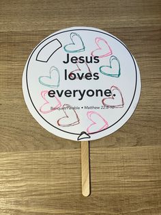 a sticker with the words jesus loves everyone on it