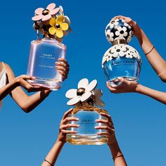 39.8k Likes, 215 Comments - Marc Jacobs (@marcjacobs) on Instagram: “Fresh picks.  Our new #MJDaisy campaign is here. Link in bio to go behind-the-scenes with…” Daisy Marc Jacobs, Smelling Good, Dont Touch My Phone Wallpapers