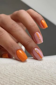 Embrace warm vibes with these trendy summer nail designs! Perfect for 2024, these ideas showcase the latest colors and styles for a chic look. We love these short orange nails, for example! Orange Nail Designs, Nagellack Trends, October Nails, Nagel Tips, Christmas Gel Nails, Pink Nail