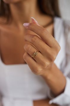 14K Solid Gold Olive Leaf Ring, Wrap Gold Screw Ring, Dainty Leaf Ring, Swirl Bay Leaf, Leaf Twig Ring, Delicate Branch Ring, Gift for Her, Gift for Valentine, Gift for Mom Since all of our products are produced by hand, there may be a deviation of +- 5% in their weight. 1.70 Gr +-%5 - With our 30 years of experience in the gold and jewelry industry, it is a great source of pleasure for us to produce useful jewelry that you can wear with pleasure. - Every woman is special. And all women are more Valentine Gift For Mom, Olive Leaf Ring, Gold And Jewelry, Ring Wrap, Twig Ring, Minimal Ring, Gift For Valentine, Branch Ring, Sparkle Necklace