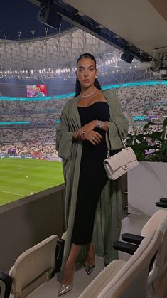 Soccer Mom Outfit, Famous Lifestyle, Georgina Rodriguez, Kim Kardashian Dresses, Cr7 Jr, Dubai Outfits, Easy Hairstyles For Thick Hair, Mom Outfit