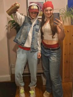 Sleeveless denim jacket over white hood with joggers or jeens and a subway surfers cap and spray can with white high top trainer and green laces. Girl with two long bunchies in her hair and red beenie with red shoots under baggie denim jeens with belt and white crop top Subway Surfers Girl Costume, Tricky And Jake Subway Surfers Costume, Red Hair Couple Costumes, Couple Halloween Costumes Red Hair, Subway Surfers Girl, Costume Ideas With Friends, Subway Surfers Outfit, Denim Halloween Costume, Red Costume Ideas