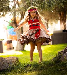 Set Sail on an Adventure! 🌺 Let your little one embark on an epic island adventure with our Moana-Inspired Toddler Girl Costume! Perfect for Halloween, dress-up play, or themed parties, this enchanting outfit will have your toddler feeling just like the brave and bold Moana! A beautiful dress with Polynesian-inspired designs capturing Moana's iconic island style. Your little one will love this dress inspired by Moana's colors and accessories, this dress  bring Moana's magical world to life. Whether she's leading the way across the ocean or singing "How Far I'll Go," this costume will make your toddler feel like a true island princess! Our each costumes are custom made in multiple toddler sizes! Also ıf you would write her chest and waist circumference and length from shoulder to above the Moana Makeup, Moana Halloween Costume, Moana Cosplay, Moana Dress, Princess Moana, Moana Birthday Party, Moana Party, Moana Birthday, Makeup Tutorials