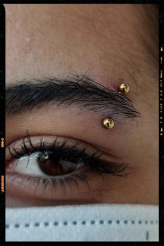 Gold Eyebrow Piercing Idea Eyebrows Piercing, Eyebrow Piercing Girl, Eyebrow Piercing Men, Red Eyebrows, Piercing Girl, Lip Piercing Jewelry