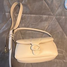 Barely Used Coach Pillow Tabby 26 Coach Pillow Tabby, Coach Pillows, Pillow Tabby, Bags Coach, Coach Bags, Crossbody Bags, Bag Lady, Pillows, Cream