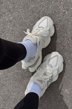 Best Chunky Sneakers, New Balance 9060 Rain Cloud Outfit, New Balance Chunky Sneakers, Chunky New Balance Sneakers, Nb 9060 Outfit, Chunky Sneakers Aesthetic, Sneaker Inspo Women, Chunky Sneaker Outfit, It Girl Sneakers